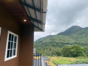 Nespecifikovaný výhled na hory nebo výhled na hory při pohledu z rezortu