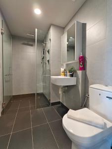 Ένα μπάνιο στο AJ Suites @ Jesselton Quay KK