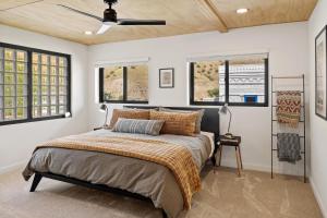 Ένα ή περισσότερα κρεβάτια σε δωμάτιο στο OMI Loft