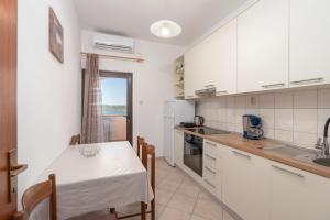 Η κουζίνα ή μικρή κουζίνα στο Apartments Andrija