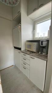 Dapur atau dapur kecil di Top-Floor Flat in Central Turku