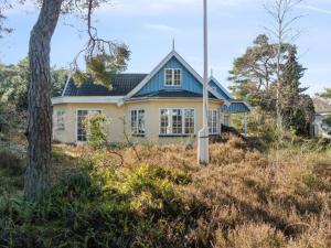 Un jardín fuera de Holiday Home Laurentius - 50m from the sea by Interhome