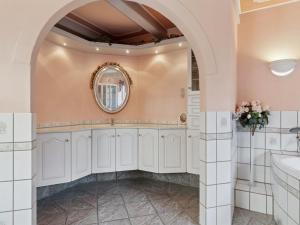 Un baño de Holiday Home Laurentius - 50m from the sea by Interhome 22 fotos más