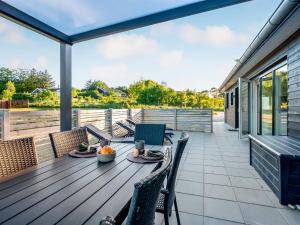 Balkón nebo terasa v ubytování Holiday Home Finulf - 300m from the sea by Interhome