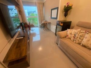 Televisyen dan/atau pusat hiburan di Apto frente, climatizado, wifi, ótima localização