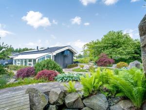 Zahrada ubytování Holiday Home Ellie - 700m from the sea by Interhome