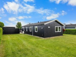 Το κτήριο όπου στεγάζεται  η παραθεριστική κατοικία