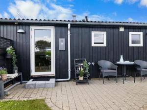 Το κτήριο όπου στεγάζεται  η παραθεριστική κατοικία