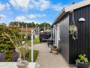 Κήπος έξω από το Holiday Home Daya - 75m from the sea by Interhome +18 φωτογραφίες