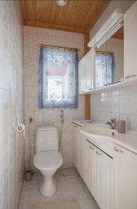 Ένα μπάνιο στο PunaRento - Authentic Guesthouse