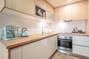 Η κουζίνα ή μικρή κουζίνα στο House Gallery in the Heart of the City