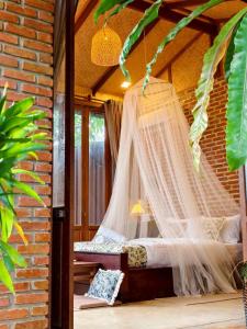 a bedroom with a bed with a net at เติมชีวา Barcafe & Guesthouse in Chiang Rai