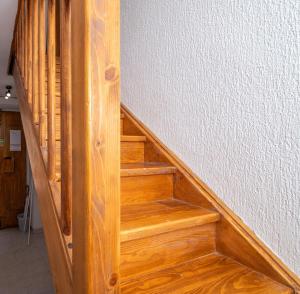 a wooden staircase in a home with a stair case at Apartman Stella in Vodnjan