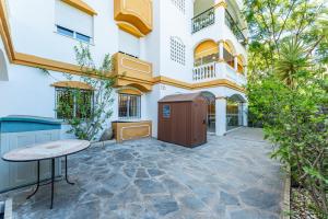 Budova, kde se apartmán nachází + 32 fotografií