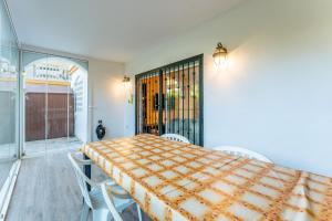 Postel nebo postele na pokoji v ubytování Apartamento Dama de Noche lll - Puerto Banús