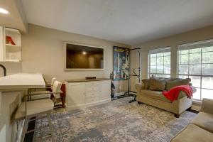 Φωτογραφία από το άλμπουμ του Near Airport and Interstate Houston Area Townhome σε Humble
