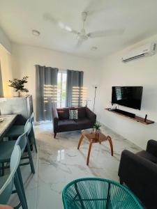 a living room with a couch and a tv at Almare F4 in Puerto Escondido