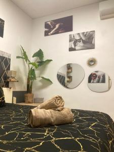 a bedroom with a bed with a towel on it at La Sensuelle Parenthèse in Sète