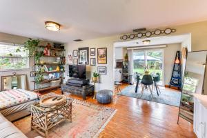 Posezení v ubytování Less Than 3 Mi to Dtwn Pet-Friendly Sarasota Stay with Yard