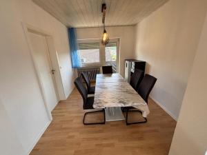 Χώρος καθιστικού στο Cozy and Modern Apartment Your Home Away from Home