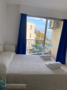 Ένα ή περισσότερα κρεβάτια σε δωμάτιο στο Studio La Cigale vue Mer