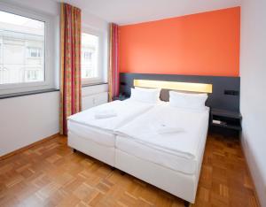 Postel nebo postele na pokoji v ubytování Dietrich-Bonhoeffer-Hotel Berlin Mitte