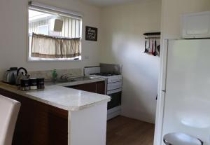 A kitchen or kitchenette at Nathan's Place