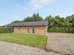 a house with a gravel driveway in front of it at Holiday Home Najdenka - 25km from the sea by Interhome in Toftlund