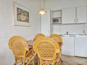 Η κουζίνα ή μικρή κουζίνα στο Apartment Gunnlaug - 500m from the sea by Interhome