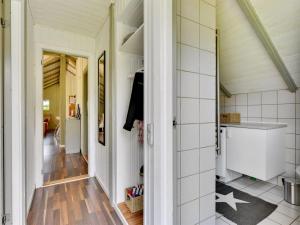 Ένα μπάνιο στο Holiday Home Cornelia - 100m to the inlet by Interhome +17 φωτογραφίες