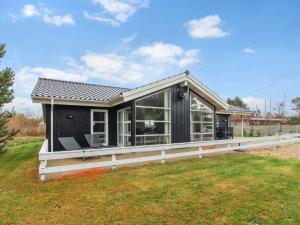 El edificio en el que está la casa vacacional