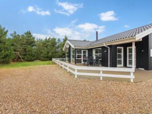 El edificio en el que está la casa vacacional