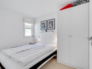 Postel nebo postele na pokoji v ubytování Apartment Idunn - 100m to the fjord by Interhome