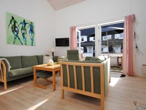 Μια τηλεόραση ή/και κέντρο ψυχαγωγίας στο Apartment Benta - 150m to the inlet by Interhome