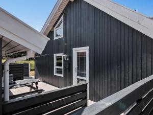 Budova, kde se prázdninový dům nachází