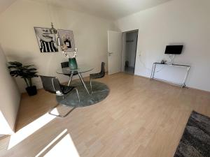 TV a/nebo společenská místnost v ubytování 2 Zi Wohnung, zentrale Lage mit Parkplatz, 15 min vom Hbf Hamburg