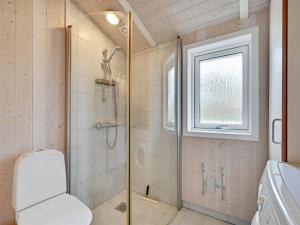 Ένα μπάνιο στο Holiday Home Sitka - 250m from the sea by Interhome +11 φωτογραφίες