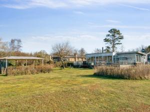 Κήπος έξω από το Holiday Home Dzavid - 10m from the sea by Interhome