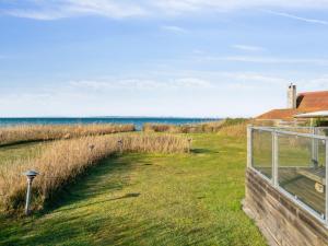 Φυσικό τοπίο κοντά σε αυτή η παραθεριστική κατοικία +17 φωτογραφίες