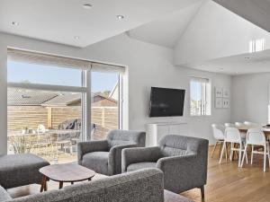 TV a/nebo společenská místnost v ubytování Holiday Home Atanasij - from the sea by Interhome