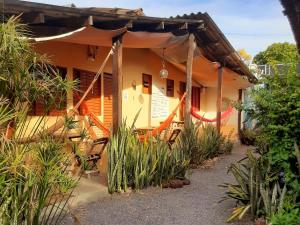 an outside view of a house with plants at Hospedagem Jabuti no Centro de São Jorge in Sao Jorge