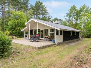 Κήπος έξω από το Holiday Home Jakko - 300m from the sea by Interhome