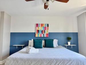 Voodi või voodid majutusasutuse Downtown! 5 Beds! Onsite Parking! City View! New Renovated! LM1806 toas +24 fotot