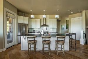 Η κουζίνα ή μικρή κουζίνα στο Lake Travis Retreat - 5BR with BBQ & Pickleball