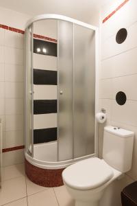 Ένα μπάνιο στο Apartament z Garażem blisko Lotniska +6 φωτογραφίες