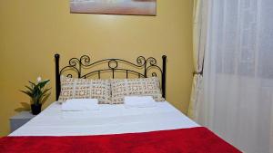 Postel nebo postele na pokoji v ubytování Cosy 3 bedroom home in Buziga