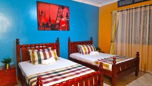 Postel nebo postele na pokoji v ubytování Cosy 3 bedroom home in Buziga