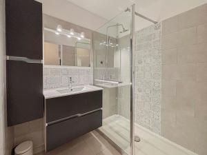 Koupelna v ubytování Douceur azuréenne - Wifi, Parking, vue mer, 4pers + 7 fotografií