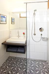 Phòng tắm tại KönigsSCHLAF No1 - Kuschelnest im Herzen von Konstanz +9 ảnh