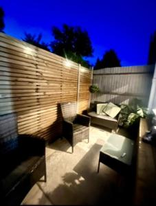 Posezení v ubytování 2 Bed Modern Luxury House